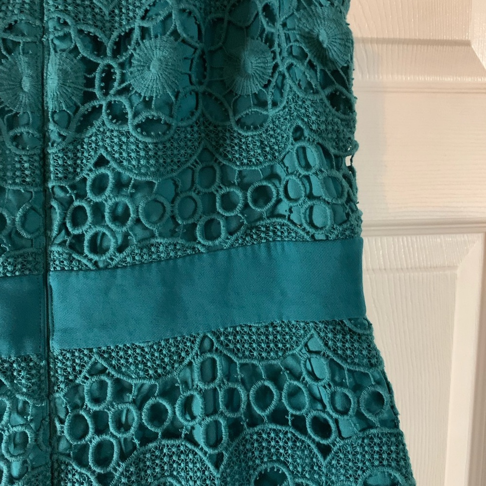 Elegant Emerald /Teal Loft Lace Dress - Picture 10 of 12